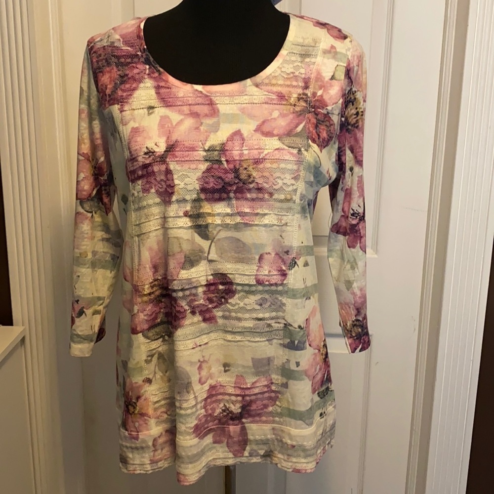 Casual Express Women’s Top M Cream Wine Green NWT